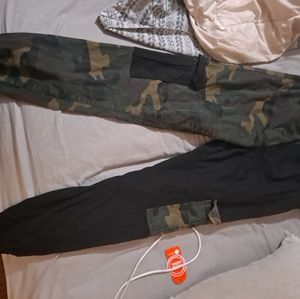 Army print cargo pants large